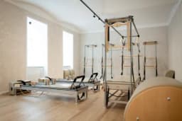 TRIO-Training: Pilates-Geräte (Tower, Mat, Spine Corrector, uvm.)